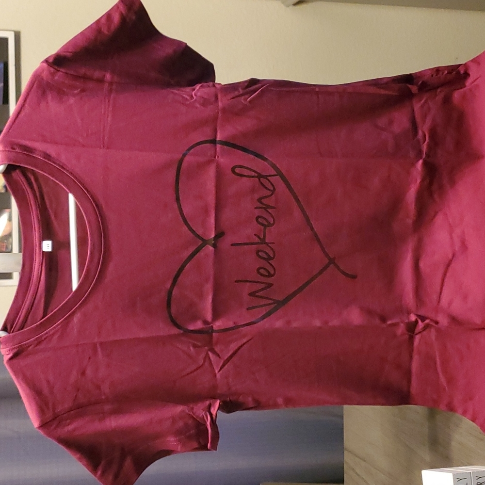 Women's Burgundy tshirt